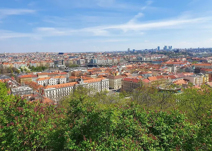 Cozy Apt Near Prague Castle