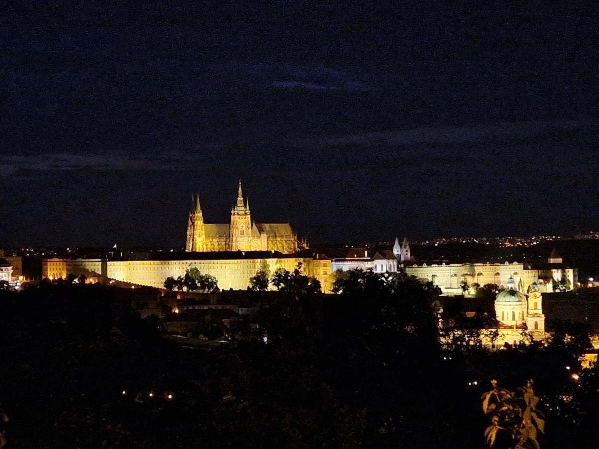 Apartment Cozy Near Castle Prague