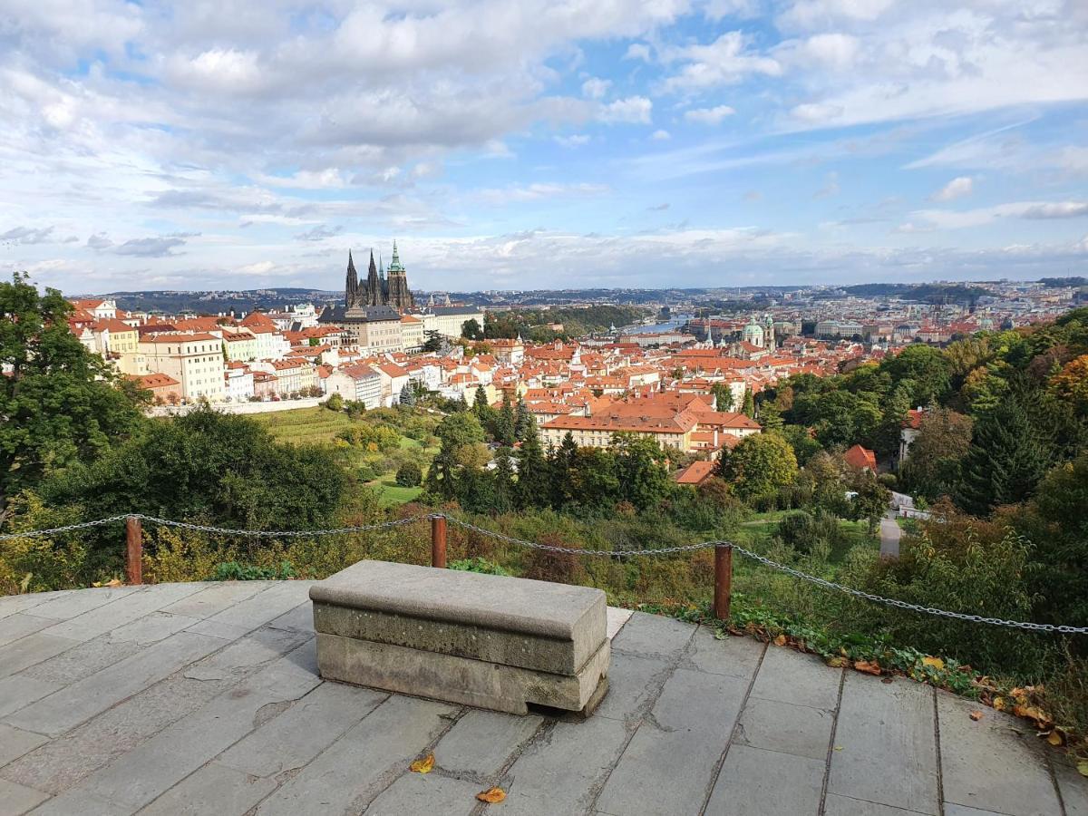 Cozy Near Castle Apartment Prague